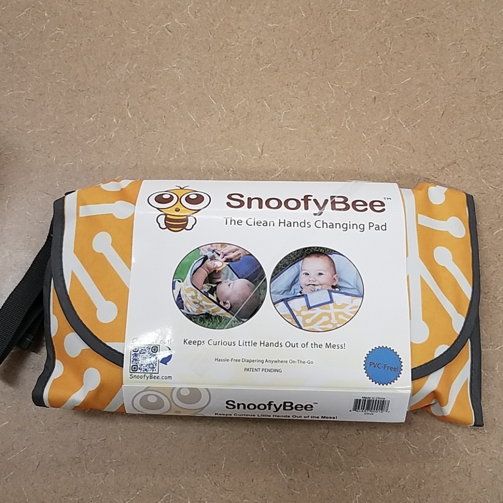 Snoofybee clean hands diaper changing pad
